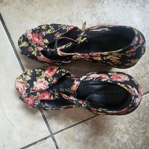 Floral Black Peep-Toe Wedge Sandals